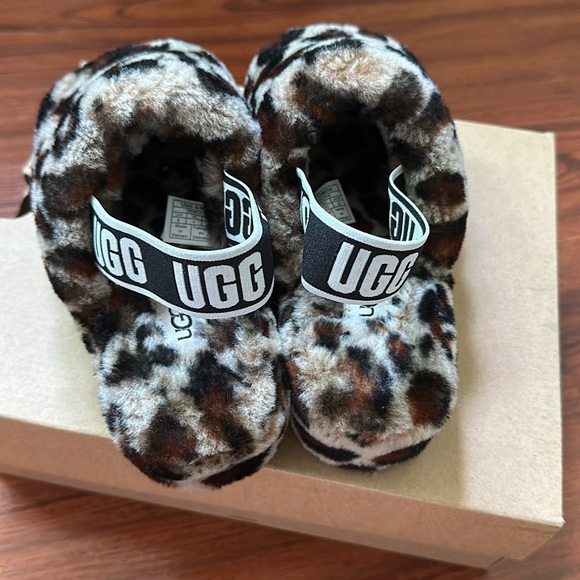 Ugg fluff yea slide - Picture 3 of 3